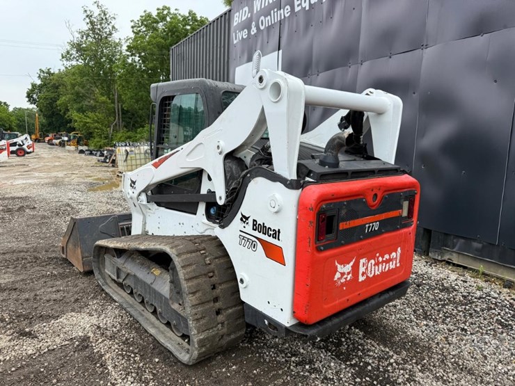 2017-bobcat-t770-image-2