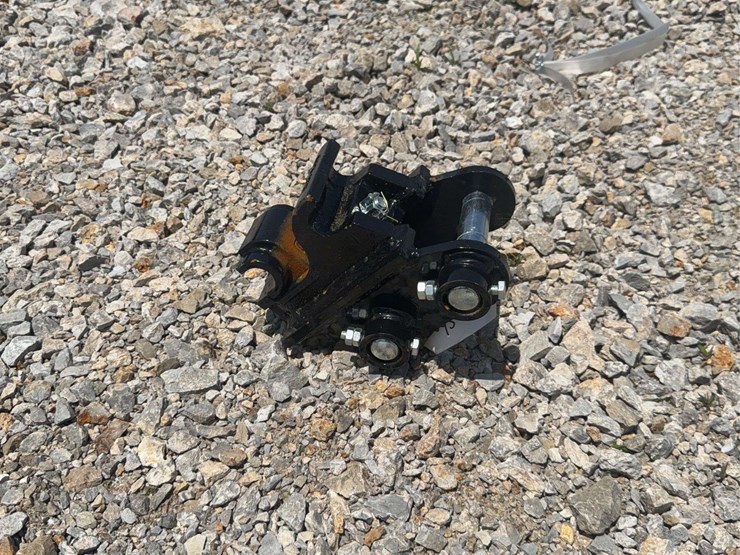 dx-032-mini-excavator-quick-coupler-image-1