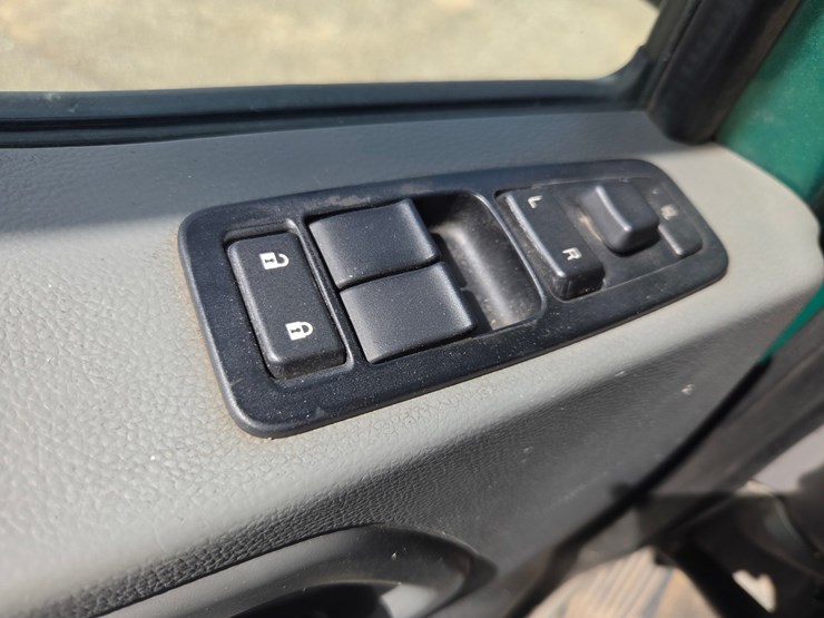 2015-kenworth-t680-image-24