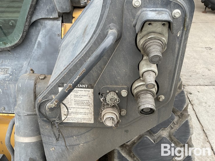 2020-deere-332g-image-14