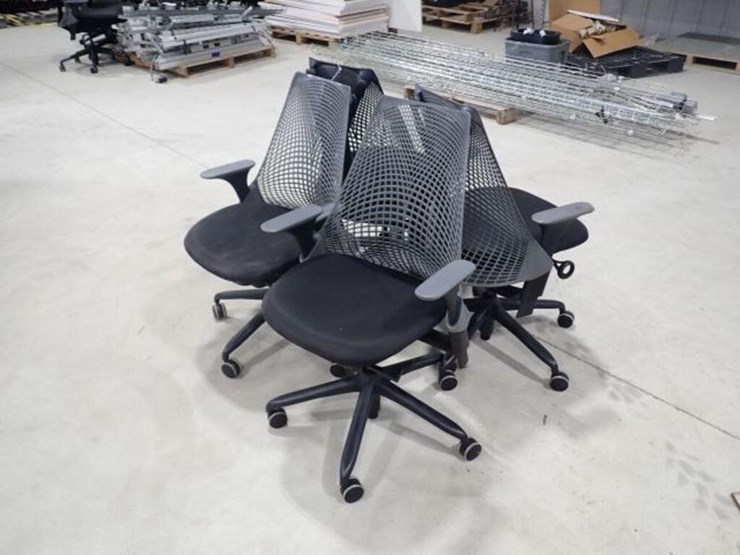 qty-of-(4)-desk-chairs-image-3