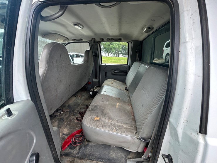 2006-ford-f450-image-25