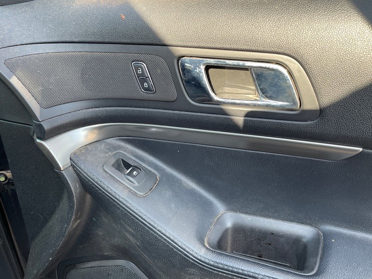 2016-ford-explorer-image-51