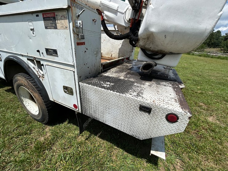 #1091-•-2010-freightliner-bucket-truck-image-19
