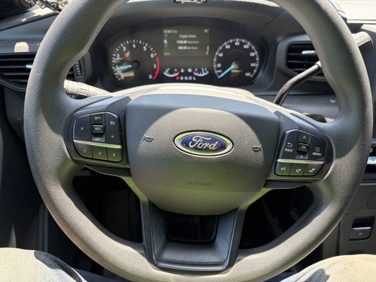 2020-ford-explorer-image-36