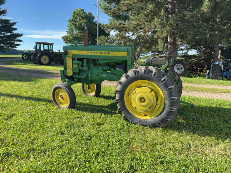 john-deere-320s-image-4
