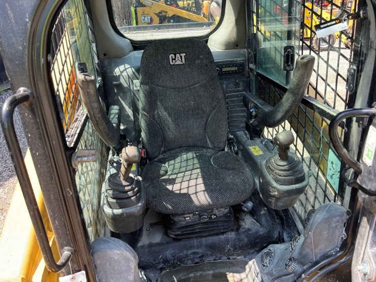 2018-caterpillar-262d-image-19