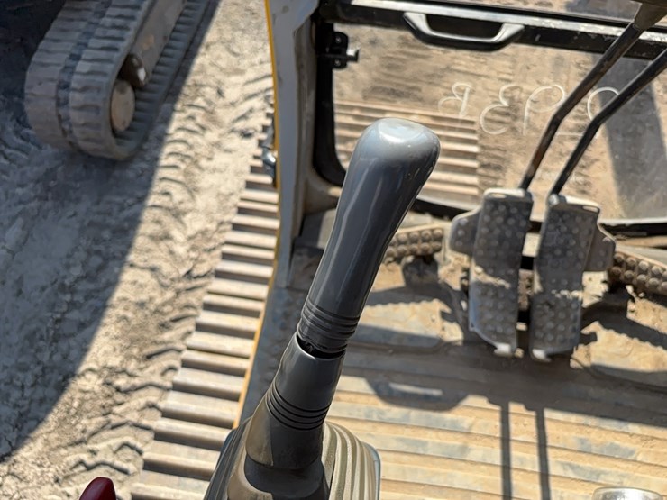deere-230-lc-image-29
