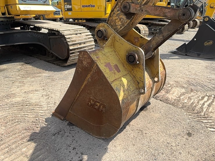 komatsu-pc270-lc-7-image-7