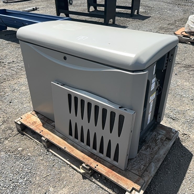 LIKE NEW KOHLER 20RCA HOME STANDBY GENERATOR, KOHLER LGP/NG ENGINE, 1 HR RUN TIME GENERATOR