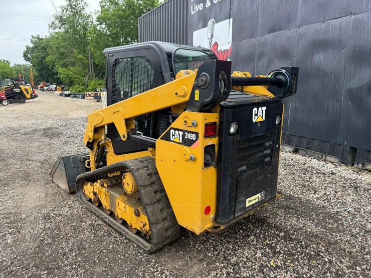 2017-caterpillar-249d-image-2