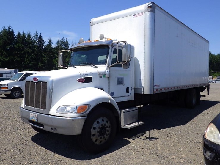2017-peterbilt-pb337-26'-box-truck-image-1