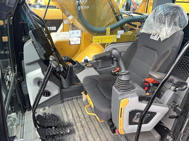 2023-caterpillar-340-image-48