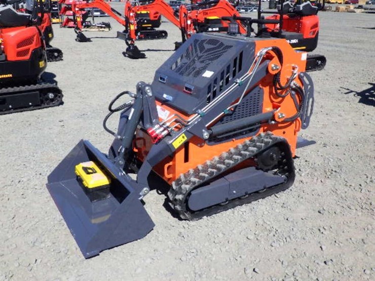 2026-tpm-t460-skid-steer-tracked-loader-image-1