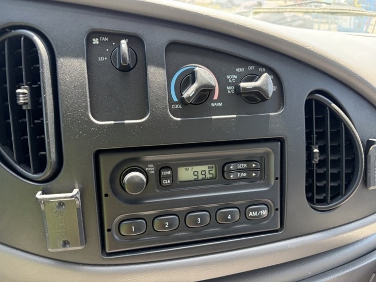 1999-ford-e250-image-27