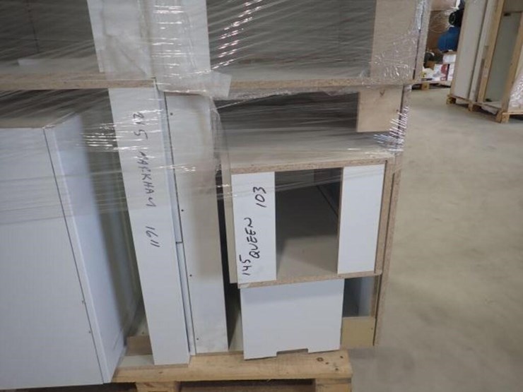 unused-near-complete-11-pc-white-shaker-kitchen-image-10