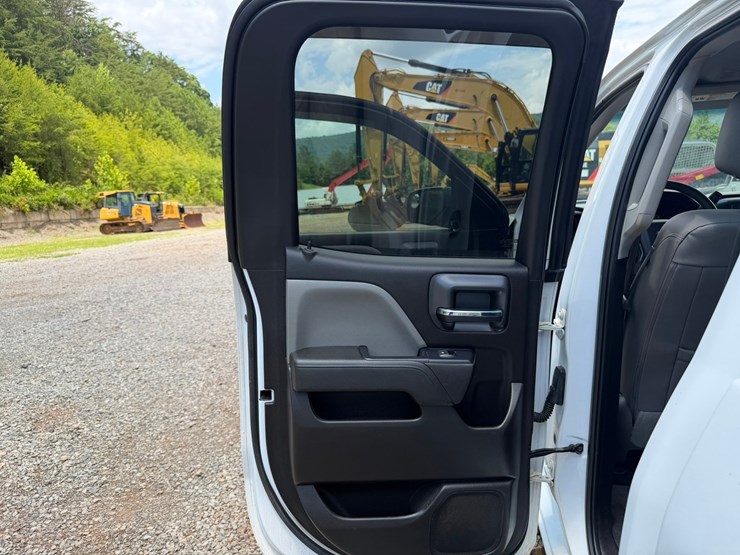 2019-chevrolet-silverado-1500-image-43