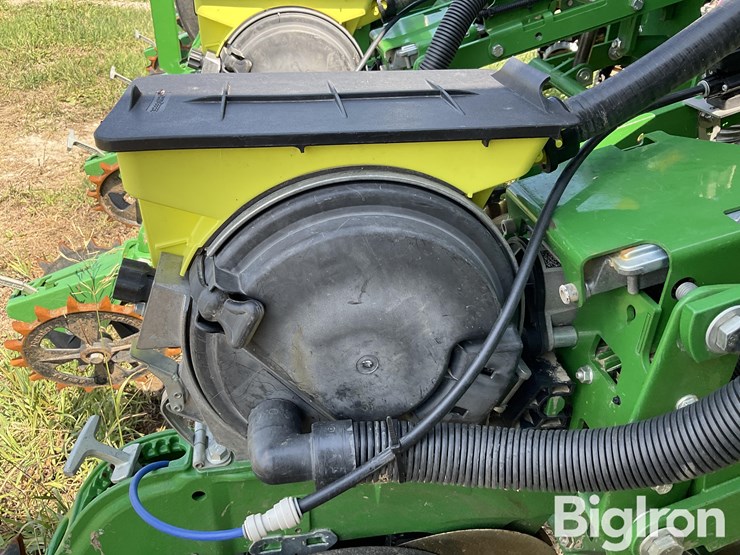 2017-john-deere-1775nt-image-15