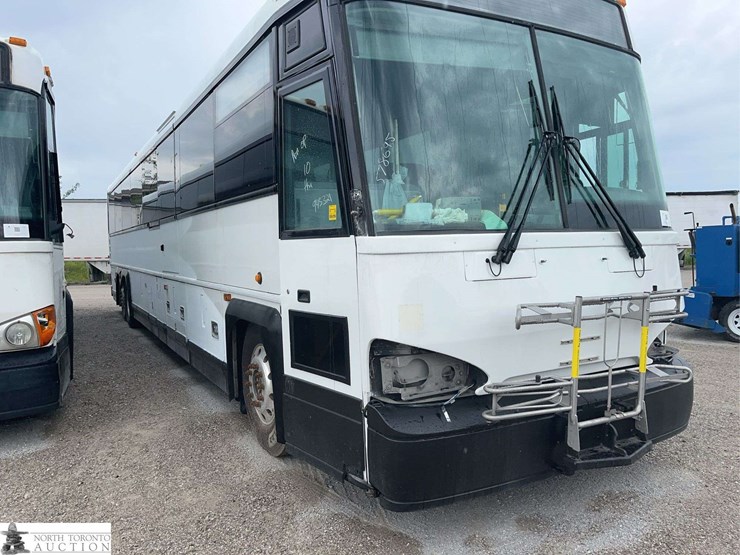 non-operable-2010-motor-coach-industries-d4500-t/a-passenger-wheelchair-accessible-bus-image-3