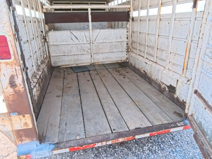 #1088-•-2000-donahue-livestock-trailer-image-24