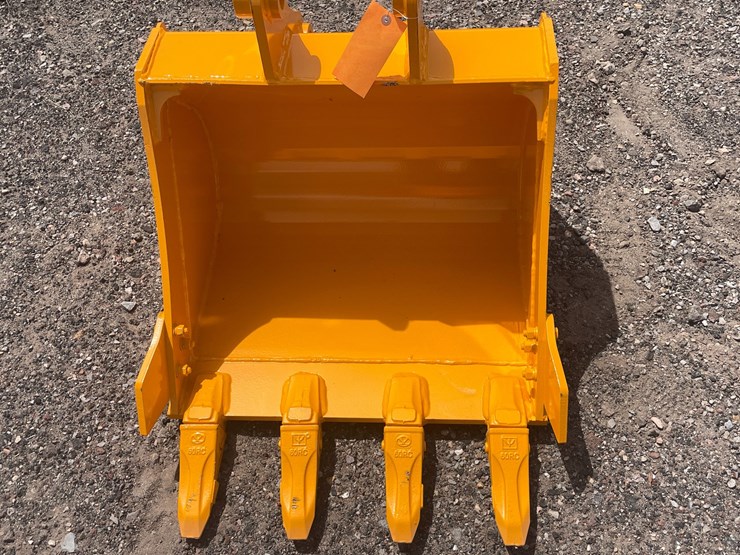 2026-caterpillar-305-image-2