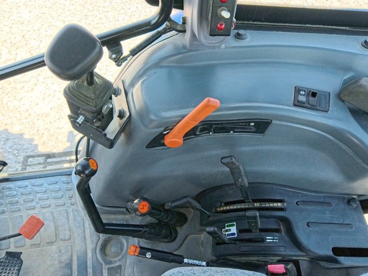 2004-new-holland-tl100a-image-34