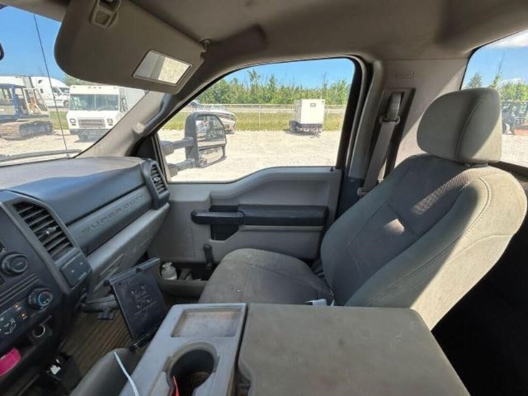 2016-ford-f550-xl-image-15
