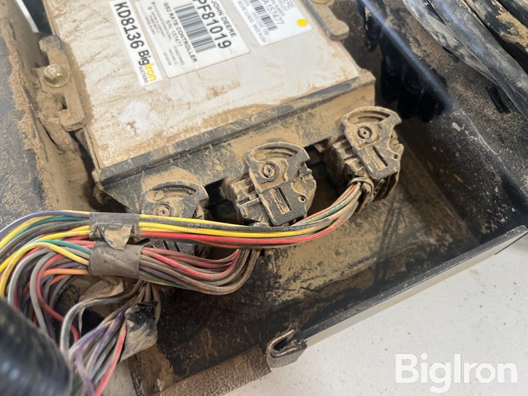 john-deere-16-image-13