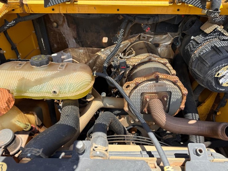 2016-deere-317g-image-16