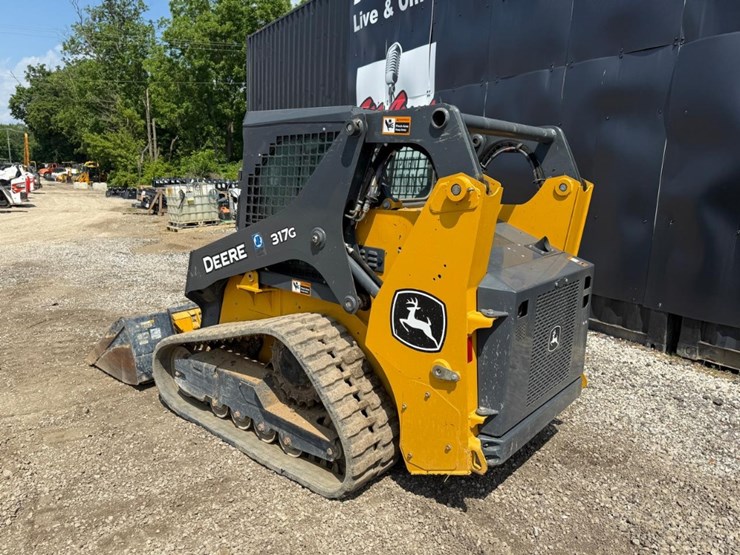 2022-deere-317g-image-2