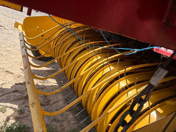 new-holland-638-image-6