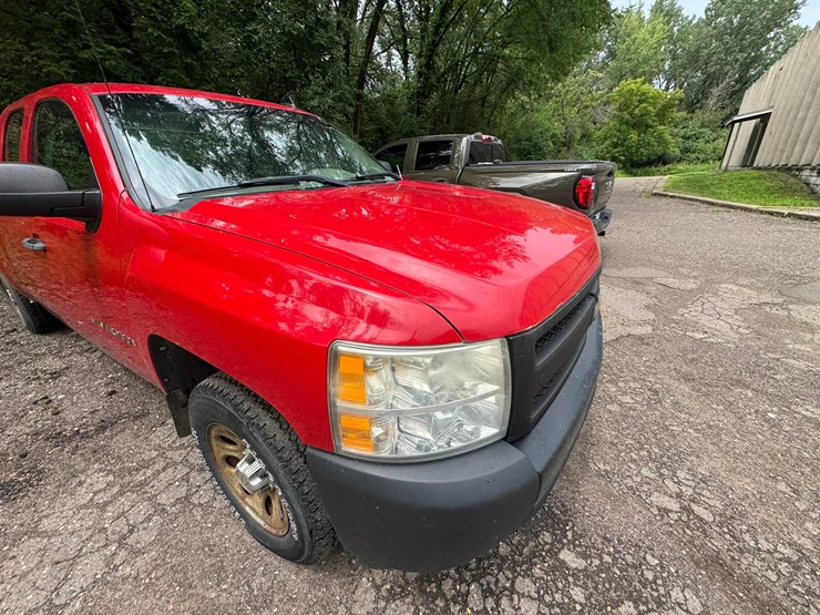 #1868-•-2009-chevy-silverado-pickup-truck-image-24