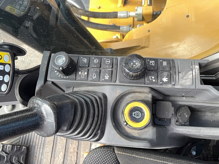 2023-caterpillar-340-image-53