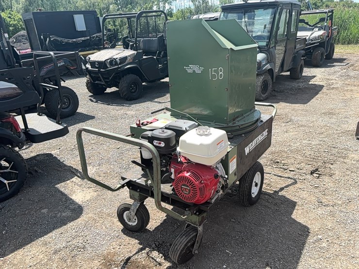 like-new-weaverline-bale-shredder-image-1
