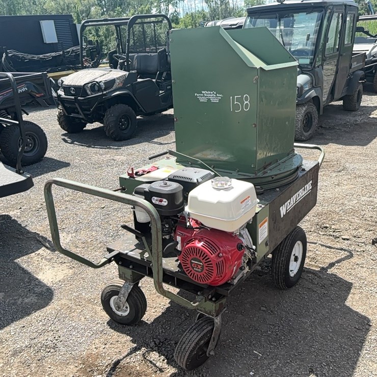 LIKE NEW WEAVERLINE BALE SHREDDER