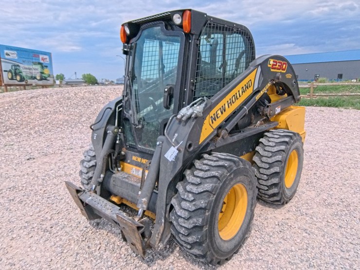 2017-new-holland-l230-image-50