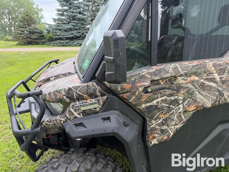 2025-can-am-defender-utv-image-13