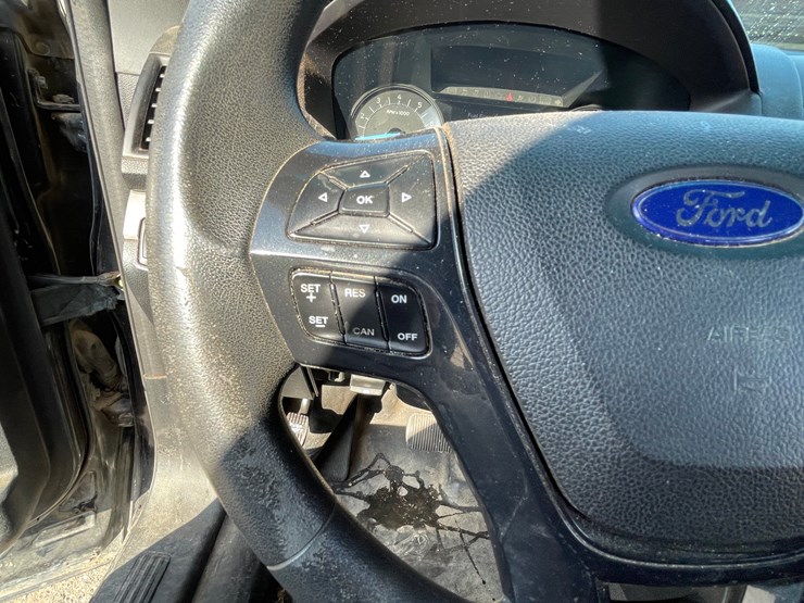 2016-ford-explorer-image-83