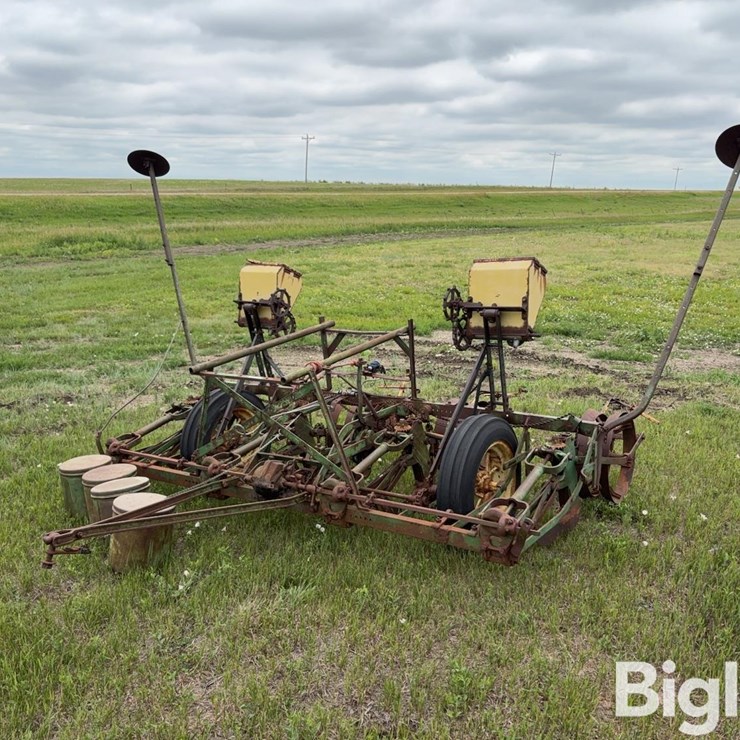 John Deere 4R30 Planter