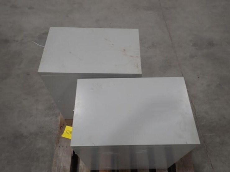 qty-of-(2)-metal-2-drawer-filing-cabinets-image-5