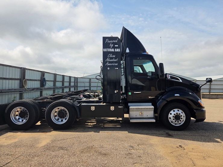 2015-kenworth-t680-image-5