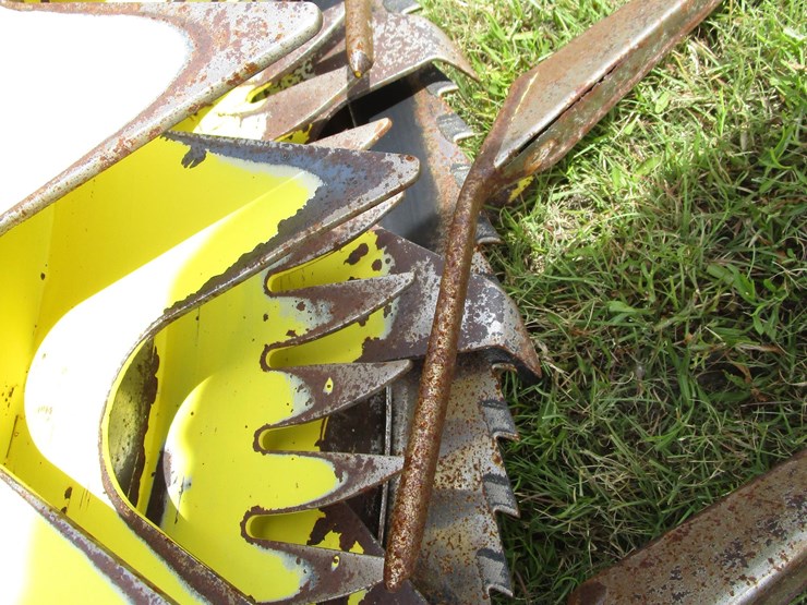 2019-john-deere-772-image-11