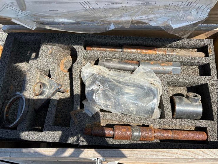 new-holland-2990010-tn-tractor-tool-kit-image-2