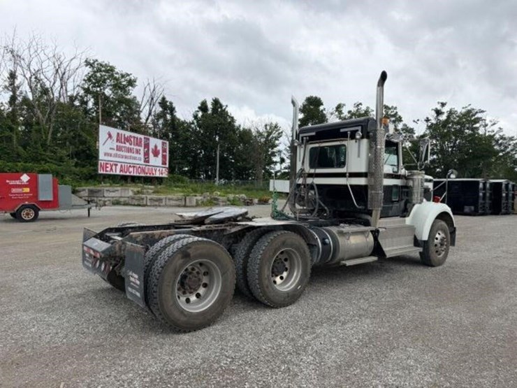 2013-kenworth-w900-image-4