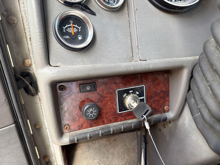 2009-kenworth-t370-image-19