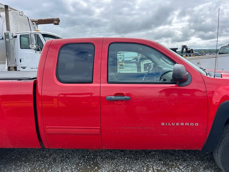 2011-chevrolet-1500-image-11