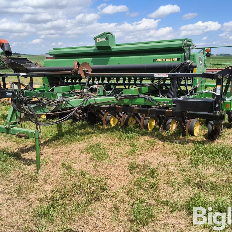 JOHN DEERE 750