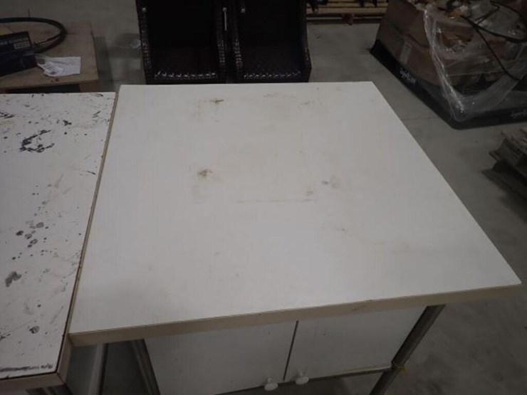 qty-of-(2)-30-in.-x-30-in.-rolling-tables-image-10