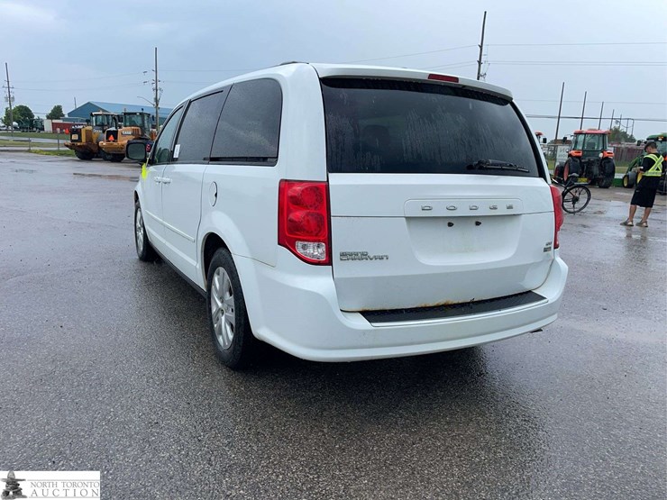 2014-dodge-grand-caravan-sxt-image-7