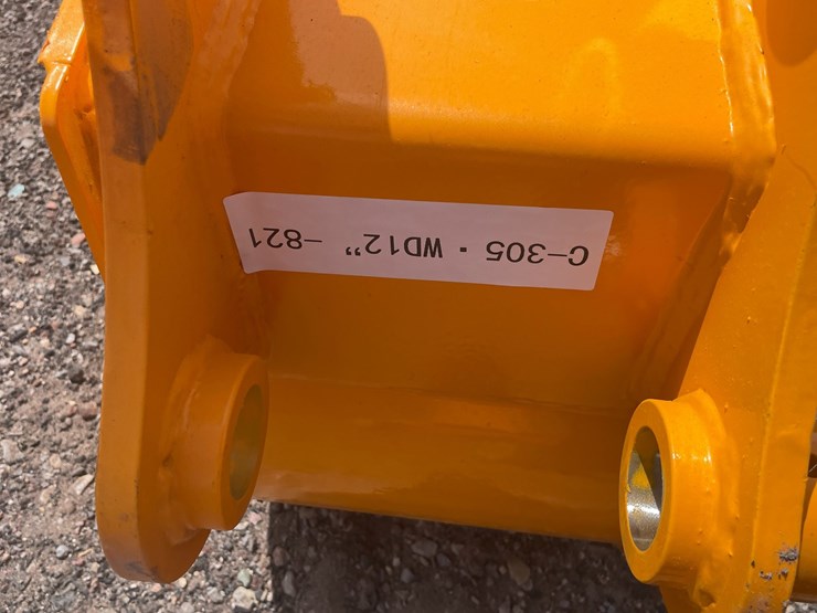 2026-caterpillar-305-image-5